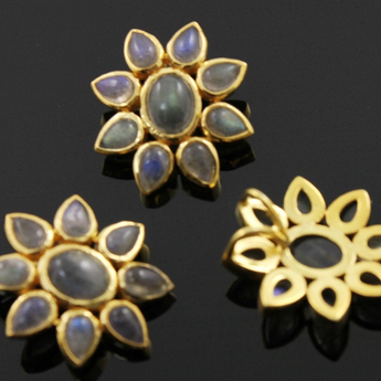 Labradorite Fancy Flower Pendant, Gold Vermeil, 24mm (BZC9006-B) - Beadspoint