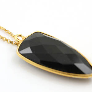 Black Onyx Faceted Arrowhead Bezel, (BZC9050/BLACK) - Beadspoint