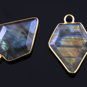 Labradorite Faceted Arrowhead Bezel, (BZC9018/LAB) - Beadspoint