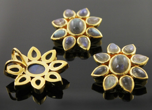 Labradorite Fancy Flower Pendant, Gold Vermeil, 24mm (BZC9006-B) - Beadspoint