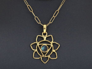 Gold Plated Sterling Silver Artisan Pendant with Labradorite, (SP-5321)