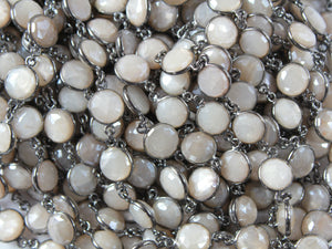 Moonstone Cream Color 10 mm Puff Coin Bezel Chain, (BC-MNS-262) - Beadspoint