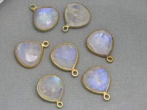 Gold Plated Rainbow Moonstone Faceted Heart Bezel, 13-15 mm, (BZC-2044) - Beadspoint