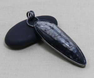 Sterling Silver Orthoceras Fossil pendant, (SP-5280) - Beadspoint